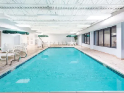 Wingate by Wyndham Erie Hotels in Summit Township