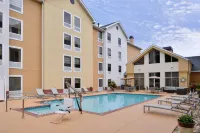 Hampton Inn & Suites Newport News-Airport (Oyster Point Area)
