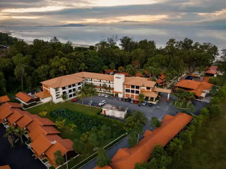 Adena Beach Resort Отели рядом с достопримечательностью «Teluk Cempedak»
