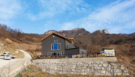 Jecheon Binnaneun Worak Pension Отели рядом с достопримечательностью «Woraksan»