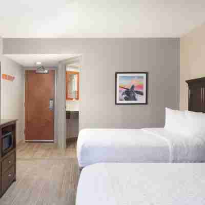 Hampton Inn Evansville Rooms