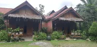 Mountain View Cottages & Villa Tangkahan