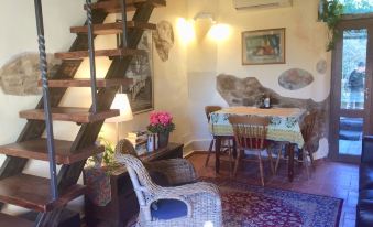 Adorable Tuscan Cottage with Beautiful Garden Just Outside Lucca, Sleeps 4