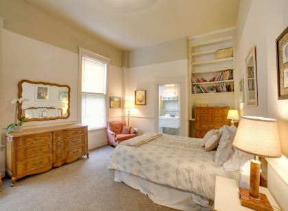 Saugatuck Retreat in Historic Downtown!