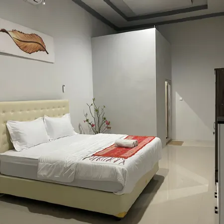 Kedai Terapung Hotel & Resto Отели в г. Бима