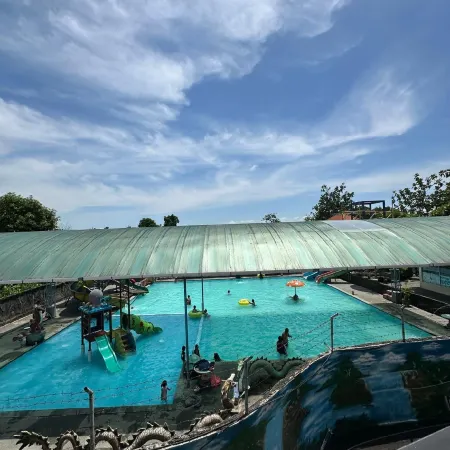 Srinadi Waterpark Villa Отели рядом с достопримечательностью «Пляж Леби»