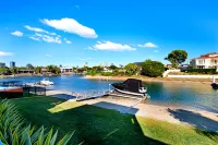 Luxico Bluewater Oasis (Heated Pool) - 4-Star