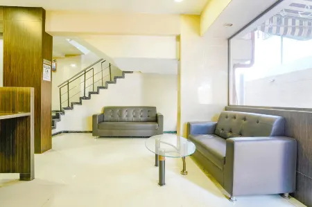 FabHotel Kuber Отели рядом с достопримечательностью «Nerul Balaji Temple»