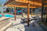 Endeavor Inn & Suites, Trademark Collection by Wyndham Hotels in Topeka