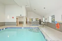 Holiday Inn Express & Suites VERNON by IHG - Pools
