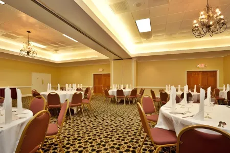 Holiday Inn Lumberton North - I-95