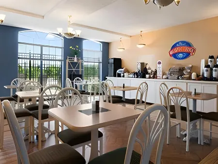 Quality Suites Отели рядом с достопримечательностью «Baylor Scott & White Clinic - Temple Professional Plaza II»