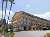 Howard Johnson by Wyndham San Diego Hotel Circle Hotels in San Diego