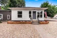 Cozy Chic Home in Downtown Loveland! Hotel di Berthoud