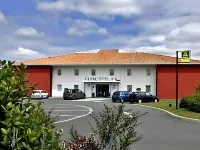ACE โรงแรม Vendée Sainte Hermine โรงแรมในวองเด