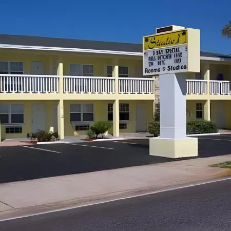 Studio 1 Motel Отели рядом с достопримечательностью «Аттракцион Daytona 500 Experience»