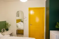 Three Doors Apartments, Papaya 1-Bedroom Apartment -  Privatzimmer
