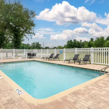 Microtel Inn & Suites by Wyndham Brooksville