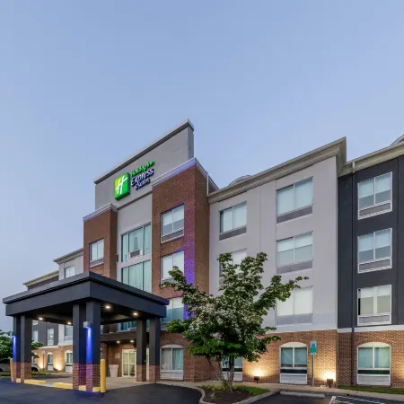 Holiday Inn Express & Suites WOODBRIDGE by IHG