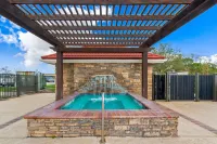 La Quinta Inn & Suites by Wyndham Bridge City - Hot Tub
