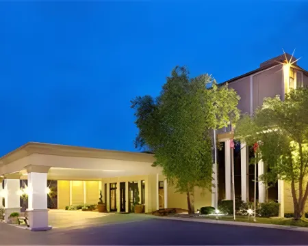 Wyndham Omaha/West Dodge Hotels in Omaha