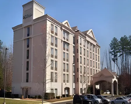 Holiday Inn & Suites RALEIGH-CARY (I-40 @WALNUT ST) by IHG โรงแรมในแครี