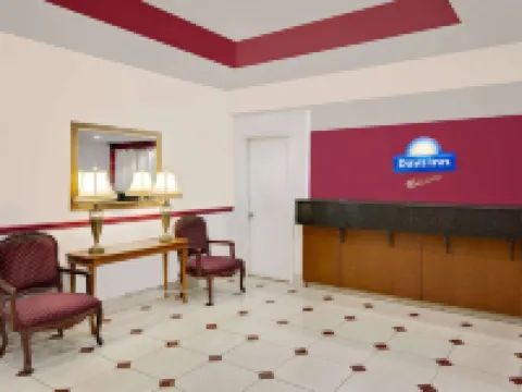 Days Inn & Suites by Wyndham Starkville Hotels in Starkville