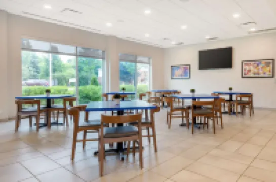 GLo Best Western Kanata Ottawa West