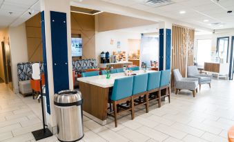 Holiday Inn Express & Suites Knoxville-North-I-75 Exit 112