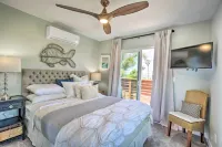 Dog-Friendly San Diego Home - 1 Mi to Ocean Beach Hotellit kohteessa 