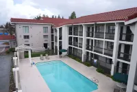 La Quinta Inn by Wyndham Fresno Yosemite - piscina