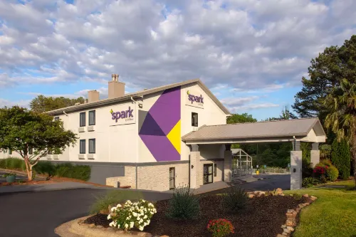 Spark by Hilton Atlanta Cumberland Ballpark Hotels in Cobb County