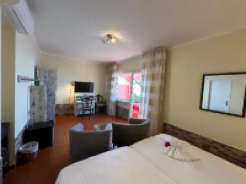 Inn & Art Hotel Gallery Hotels in Canico