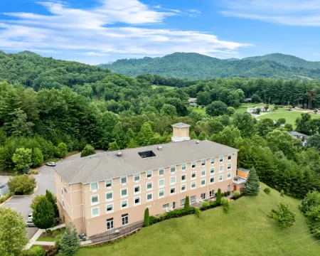 コンフォート イン シルヴァ - カロウィー シルバのホテル