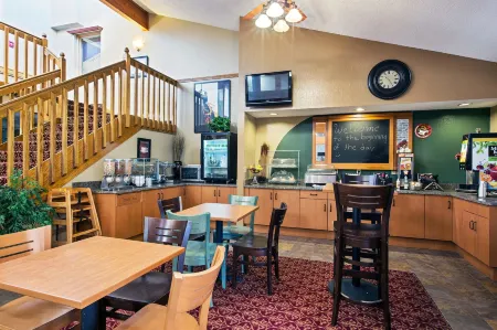 AmericInn by Wyndham HAM Lake Отели в г. Андовер