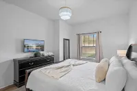 Modern 3 Bed Villa Newly Renovated Prime Location Hotels in Four Corners