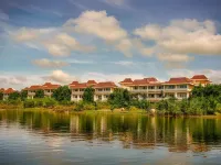 Mayfair Lake Resort