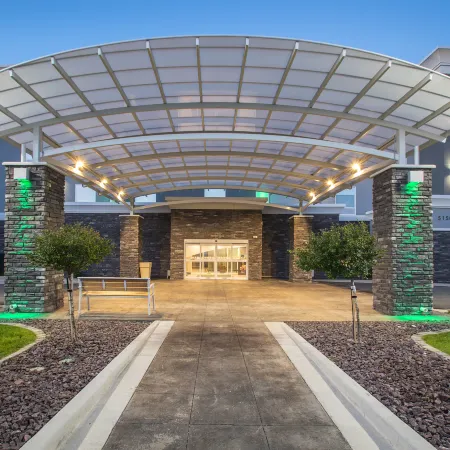 Holiday Inn & Suites DECATUR-FORSYTH by IHG