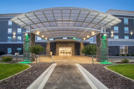 Holiday Inn & Suites Decatur-Forsyth Отели в г. Форсайт