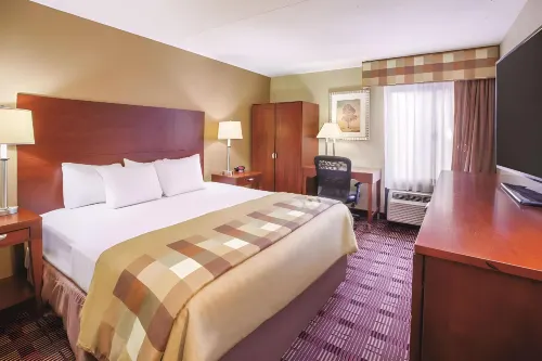 Country Inn & Suites by Radisson, Canton Near Hall of Fame