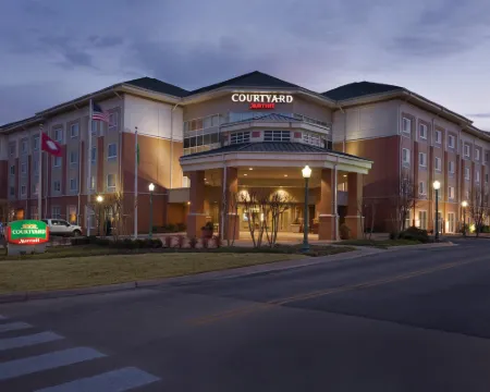 Courtyard Fort Smith Downtown Hotéis em Fort Smith