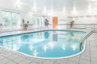 Fairfield Inn & Suites Canton فنادق في Plain Township