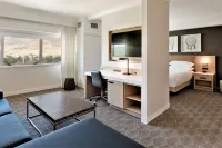 Delta Hotels by Marriott Kamloops Отели в г. Камлопс