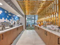 La Quinta Inn & Suites by Wyndham Dallas DFW Airport North Hotels in Irving