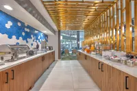 La Quinta Inn & Suites by Wyndham Dallas DFW Airport North