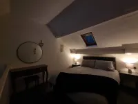 Cosy Moat House Cottage No.6 Hotels near The Mill Pond, Pembroke Wales UK