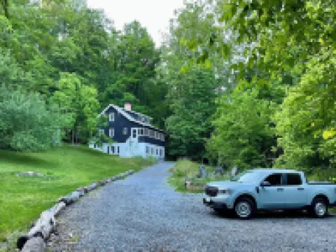 Beautiful historic 1916 Farmhouse and Country Home in the Blue Ridge Mountains Hotels in Fauquier County