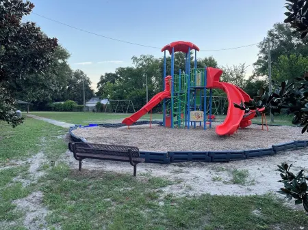 Coastal Comfort! Charming 3 bedroom, near beach and downtown Pensacola