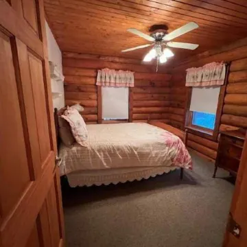 Private Log Cabin near Lake Arbutus and ATV trails