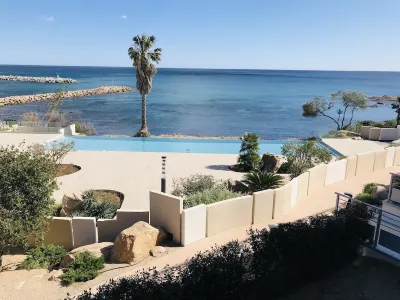 2-BEDROOM, 2-BATHROOM LUXURY APARTMENT WITH SEA AND HARBOR VIEW AND INFINITY POOL